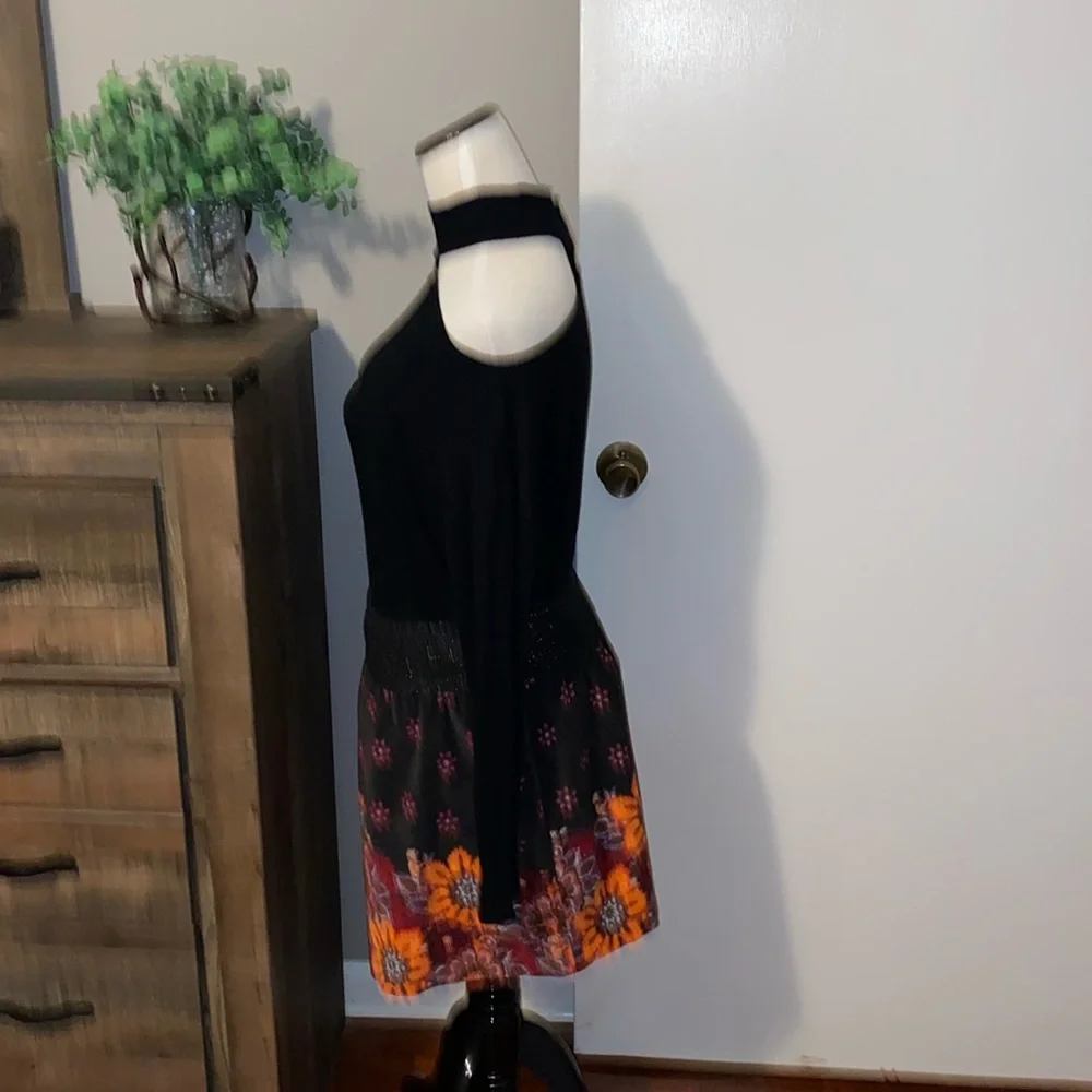 Free People Vintage floral embroidered mini skirt excellent like new size Large